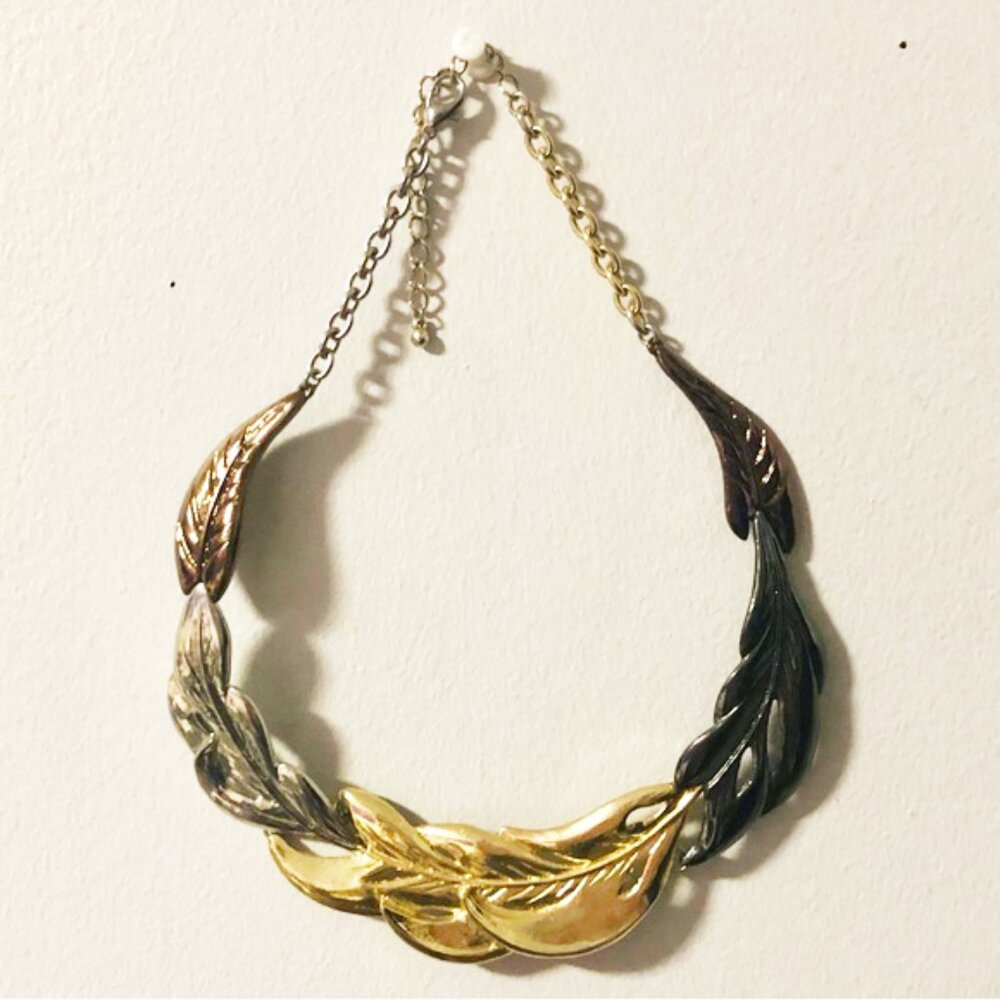 ❤️ Vintage Multi-Toned Feather Necklace